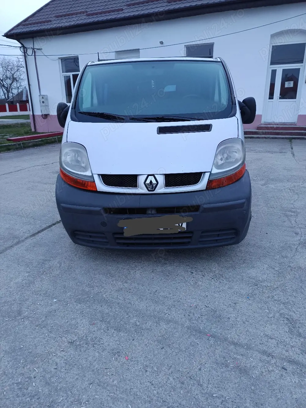 Renault Trafic an 2003 motor 1.9 dci 6 locuri si marfa