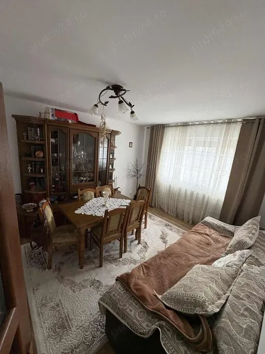 Vând apartament decomandat Dărmănești, Bacău 