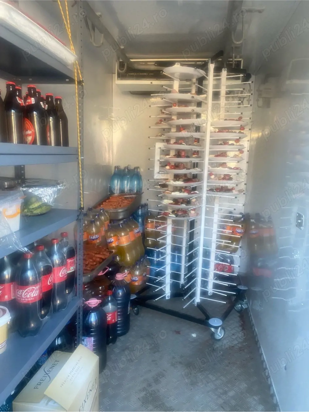 inchiriez cort si frigorifica