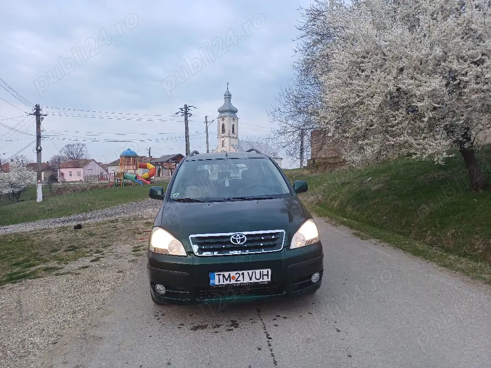 vand Toyota Avensis Verso cu 7 locuri