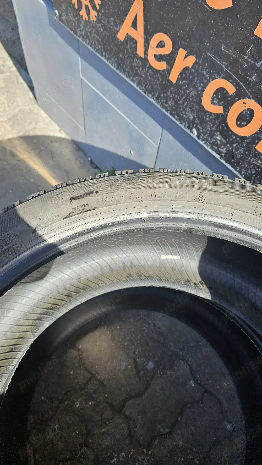 Vând 2 anvelope cauciucuri 315 35R22  stare foarte bună