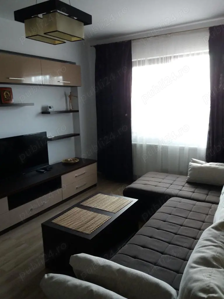 Proprietar - 2 camere decomandat+parcare