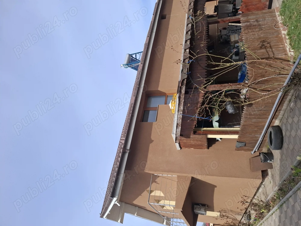 Vand casa cu curte 650 m2