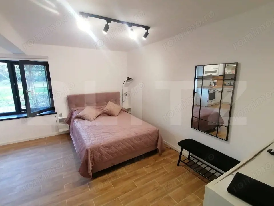Garsoniera moderna tip studio, 25 mp, Semicentral, cu loc de parcare