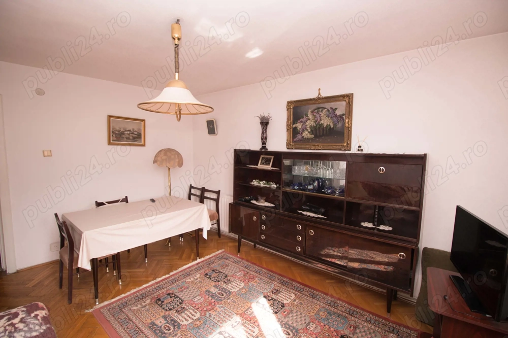 Apartament 4 camere de vanzare cu scara interioara si garaj zona centrala