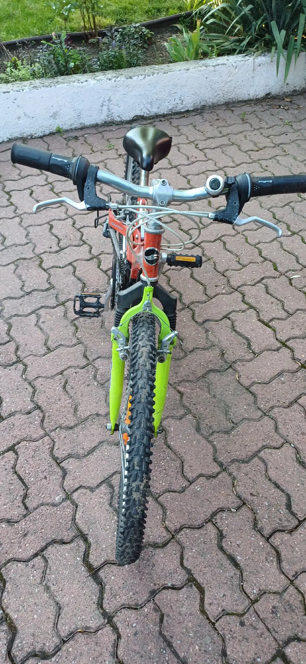 vând doua biciclete