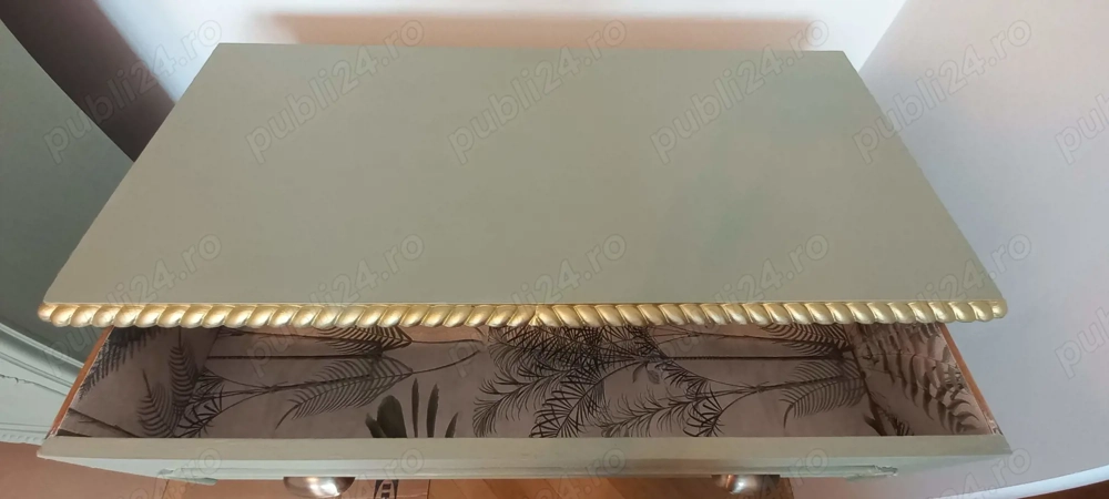 Comodă boho din lemn, vernil cu auriu