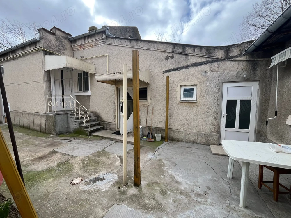 Biserica Ctin si Elena casa caramida