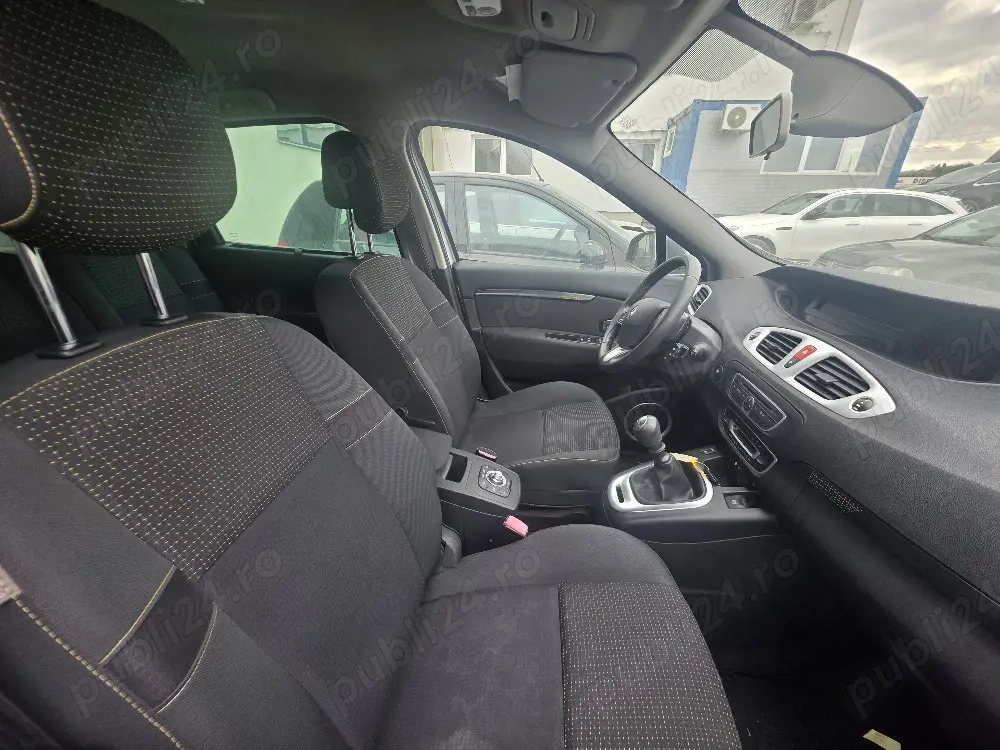 Vând Renault Scenic 3 (JZ), motorizare 1.4 Benzină, stare foarte bună.