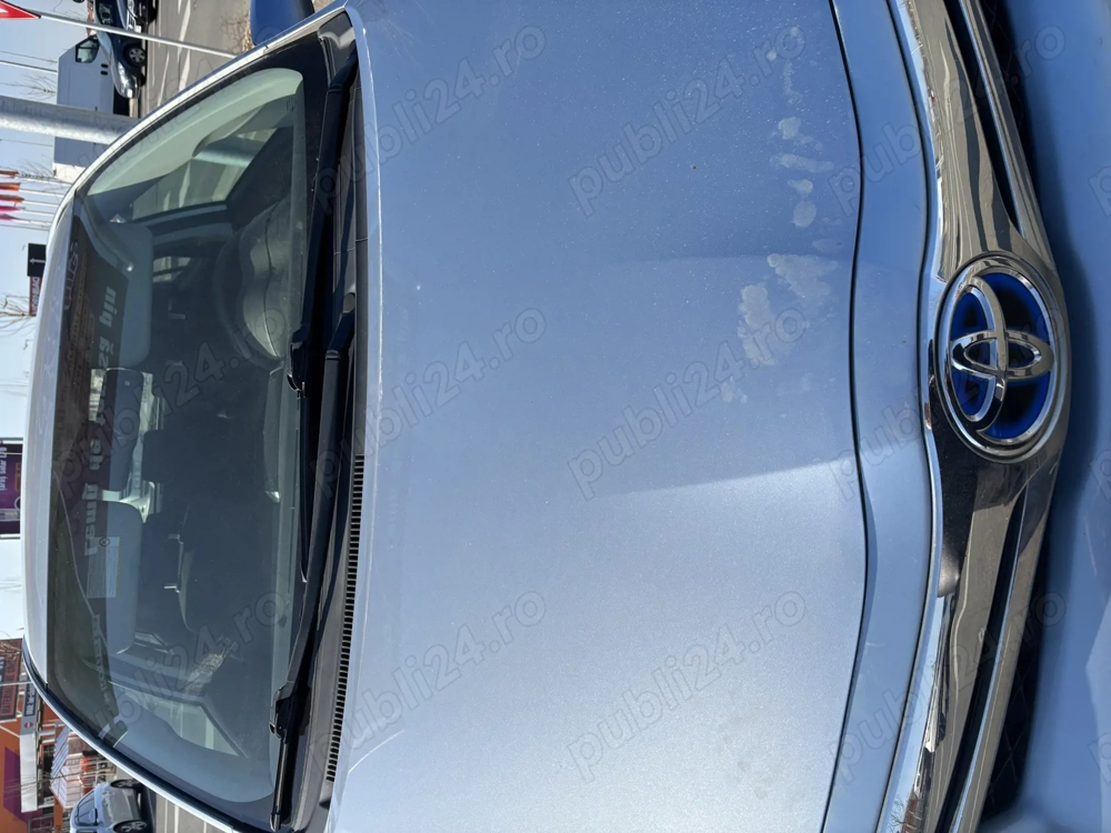 Vând Toyota Auris Hybrid 