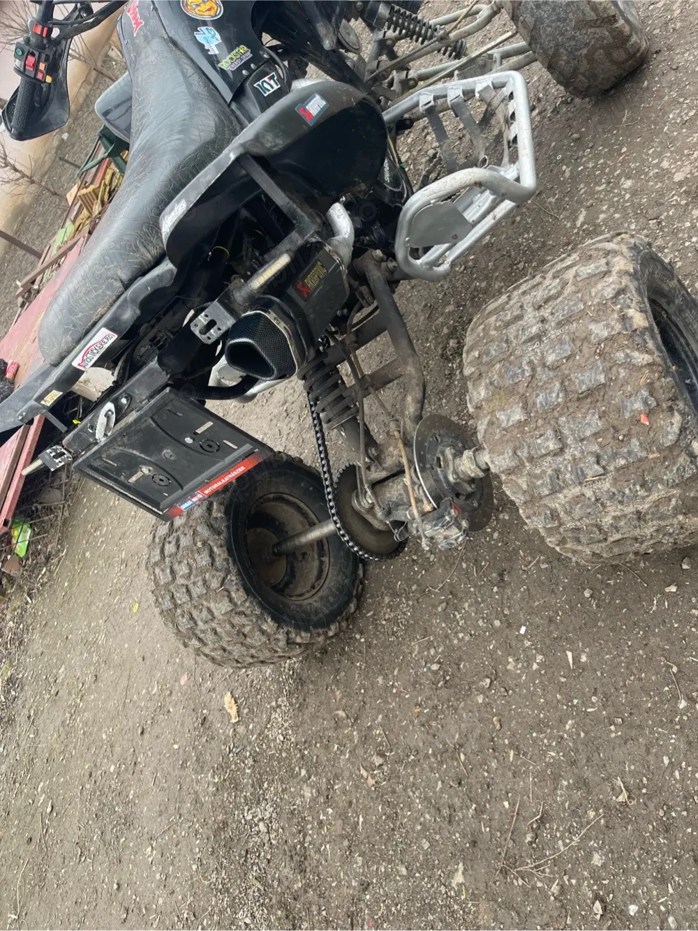 Vând ATV -ul în regulă cu acte