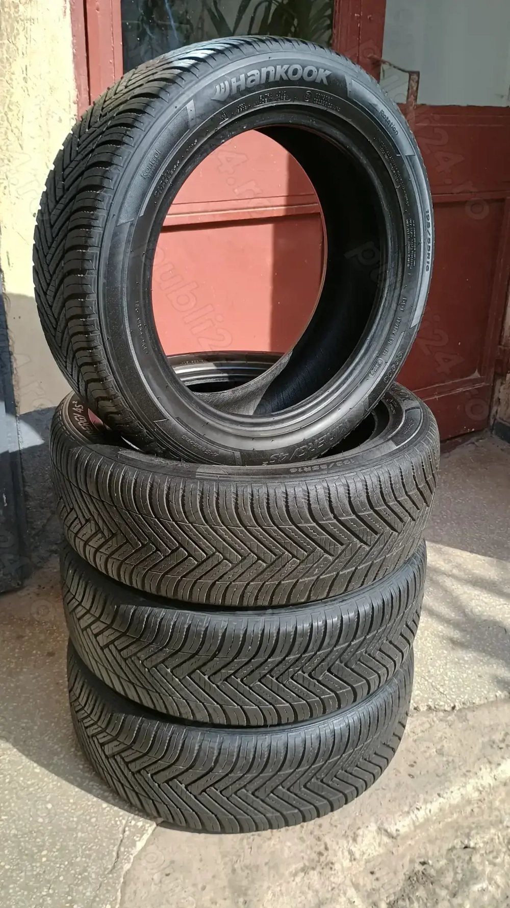 Vând 4 anvelope all season 