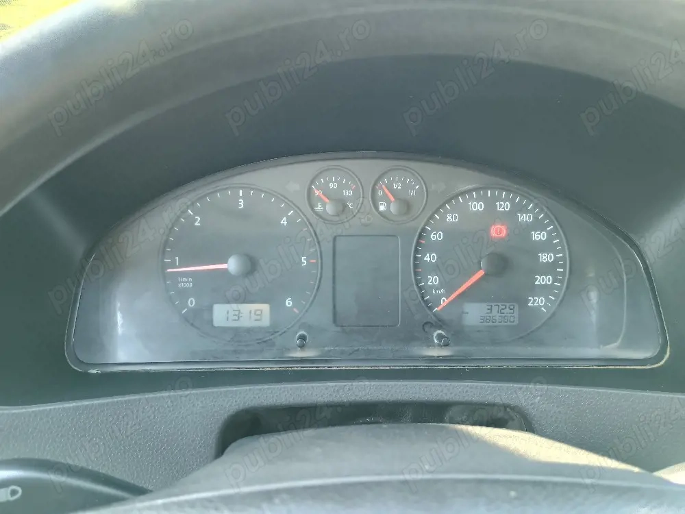 Vând  VW T5 1,9 7+1 locuri 