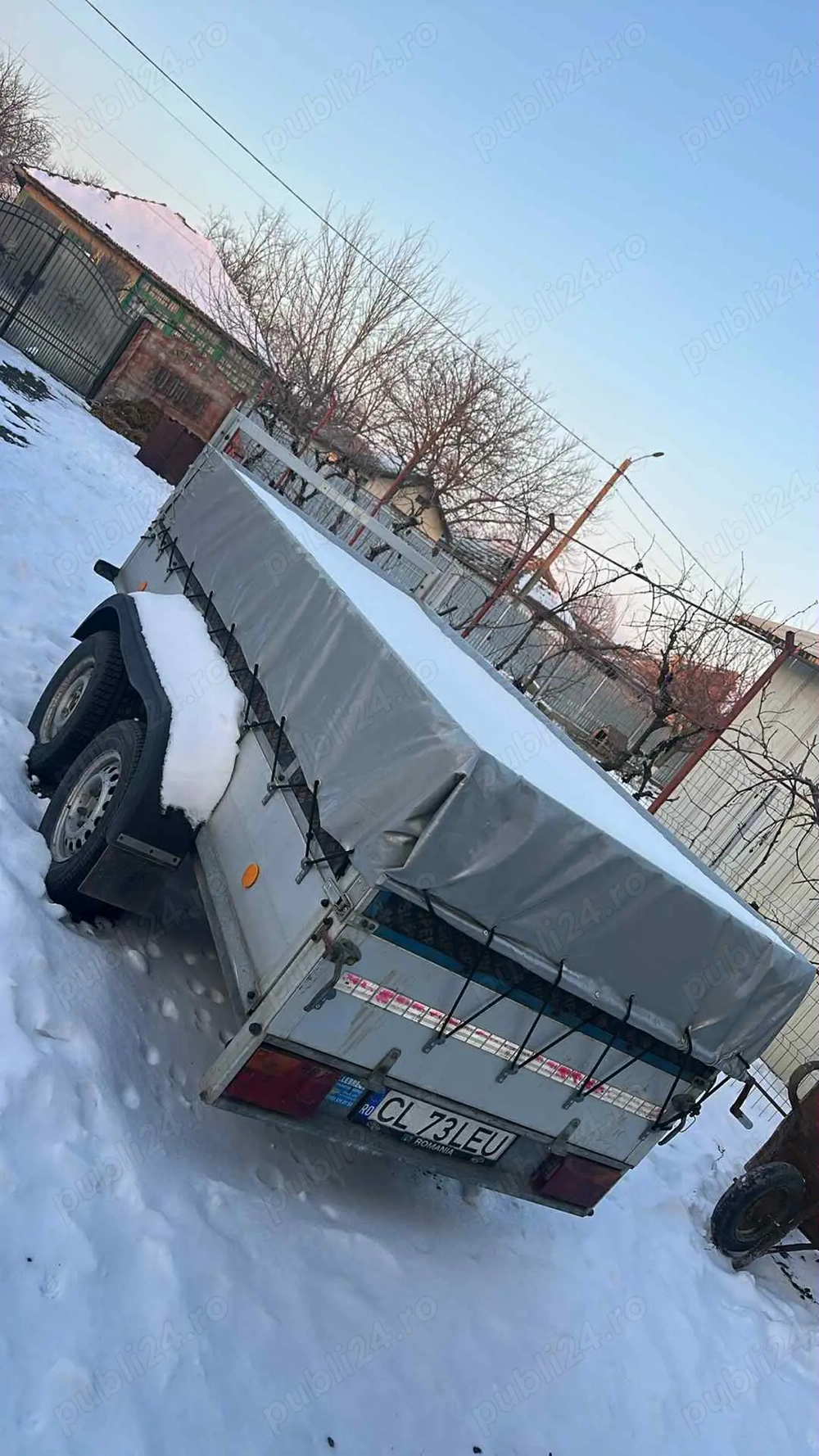 Vând remorcă cu 2 axe 