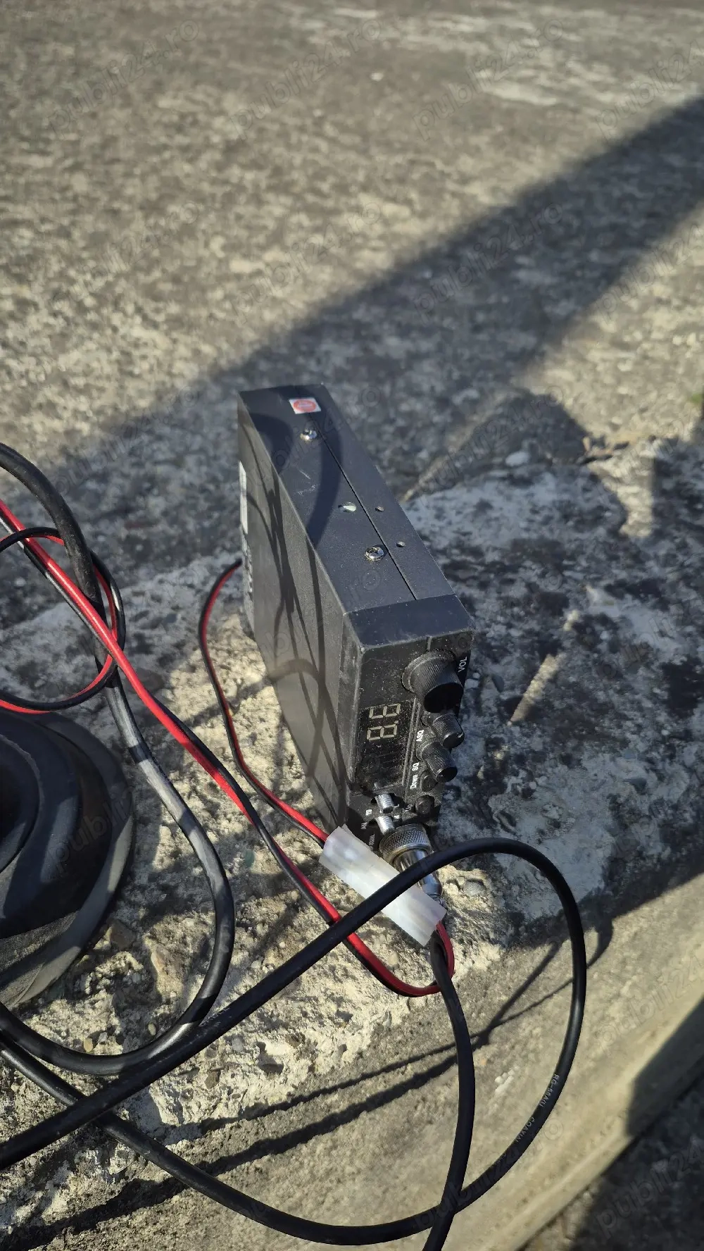 Vând stație auto PNI 8000 L + antena 