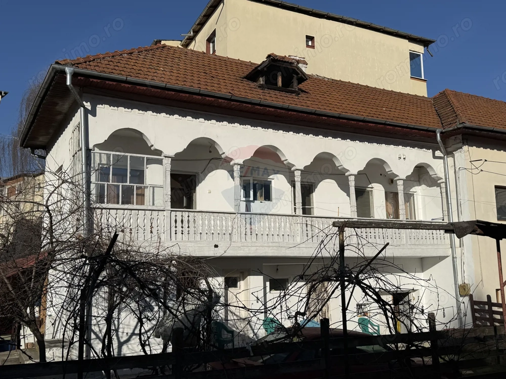 Casa de vânzare in centrul orașului Câmpulung la preț de apartament
