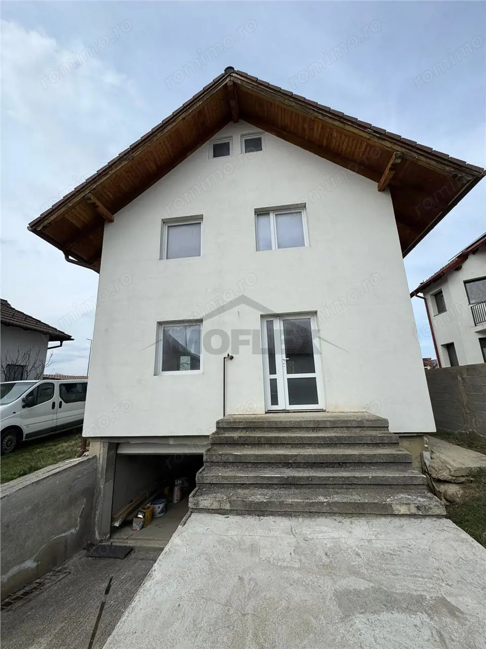 Casa spatioasa cu etaj si curte  #238;n Ghimbav