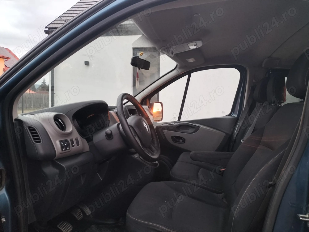 Renault Trafic 1.6CDTI 116CP an de fabricatie 2015 8+1 persoane 