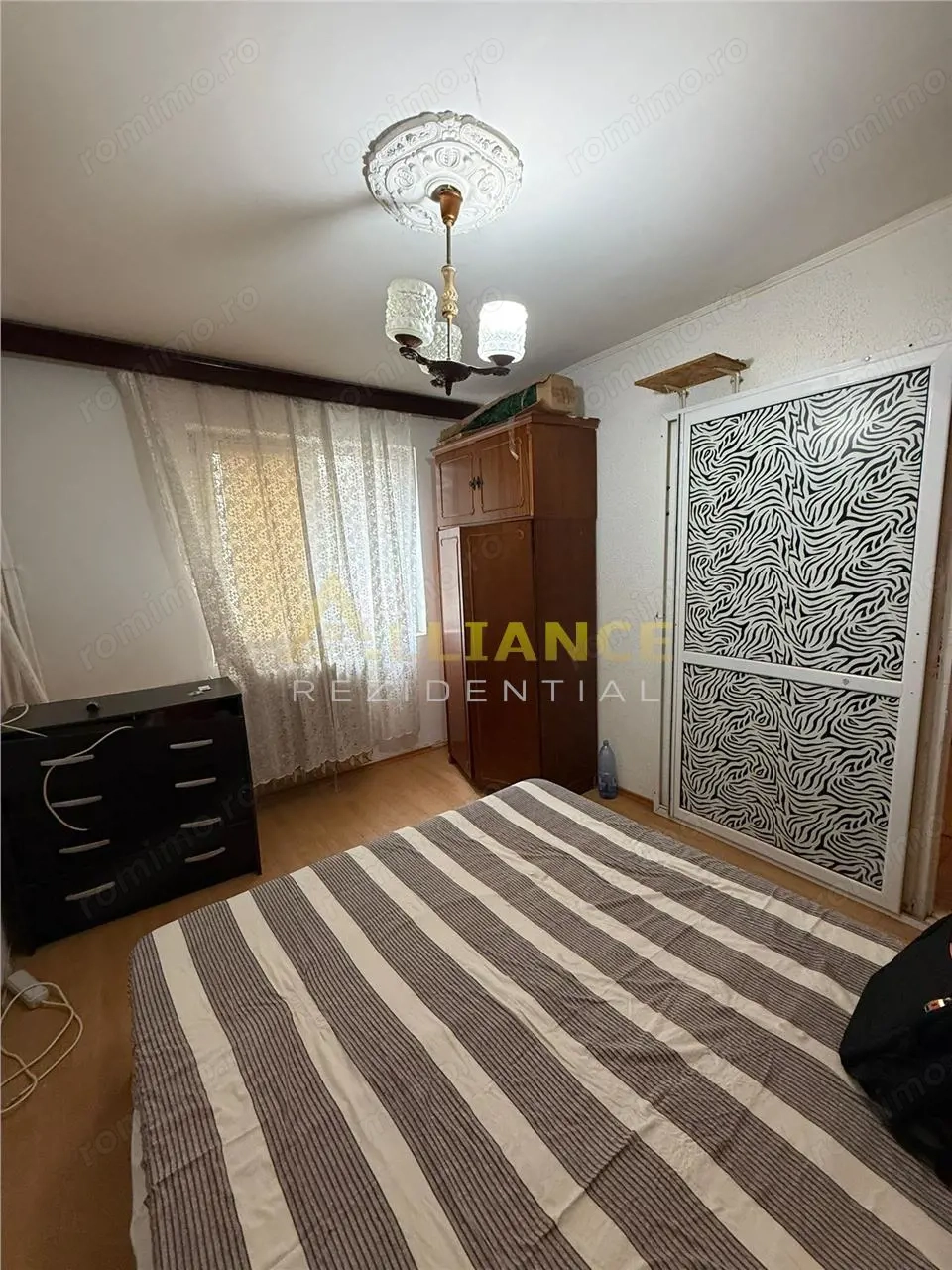 Ap.2 camere ,zona Brancoveanu,3-4 minute pana la STB.Mobilat utilat.