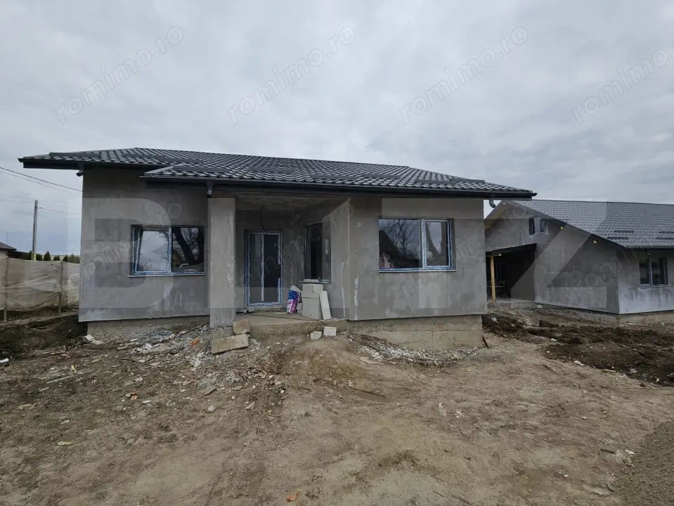 Casa frumoasa cu 3 camere in Ciurbesti