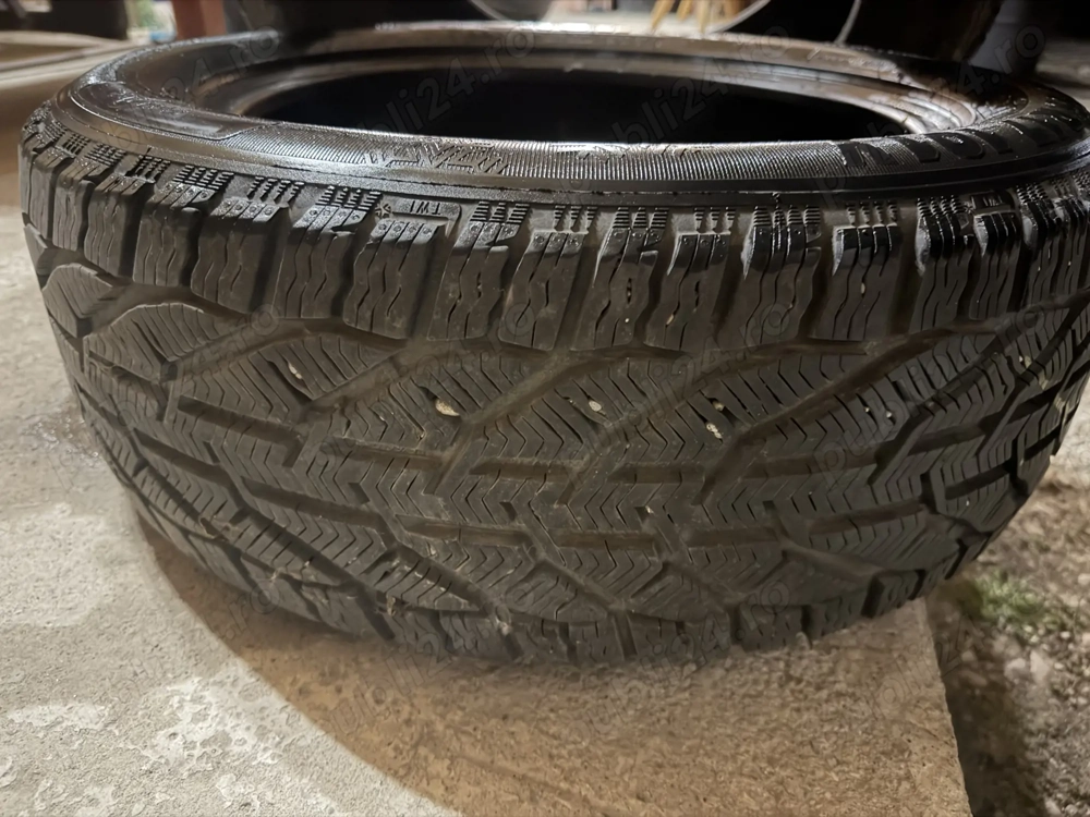 Vând anvelope iarnă 