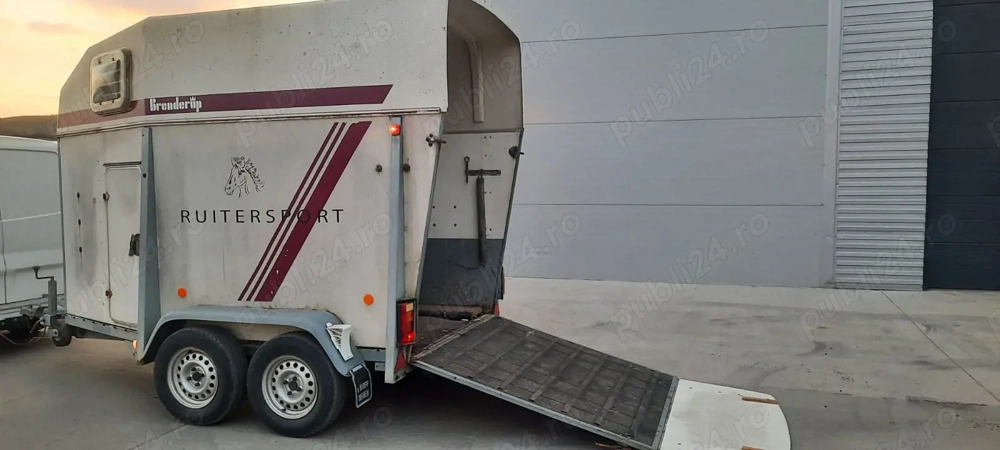 Remorcă pentru transportat Cai sau animale