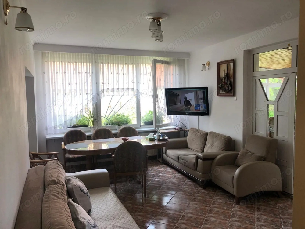 BRASADAS vinde casa cu 7 camere si teren 1100mp in zona Burdea.
