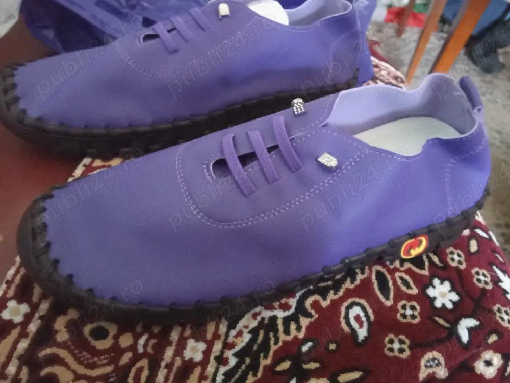 Vând pantofi sport 