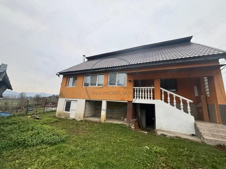  Casă de vânzare la 12 km de Bistrița | Teren 400 mp | Zonă liniștită