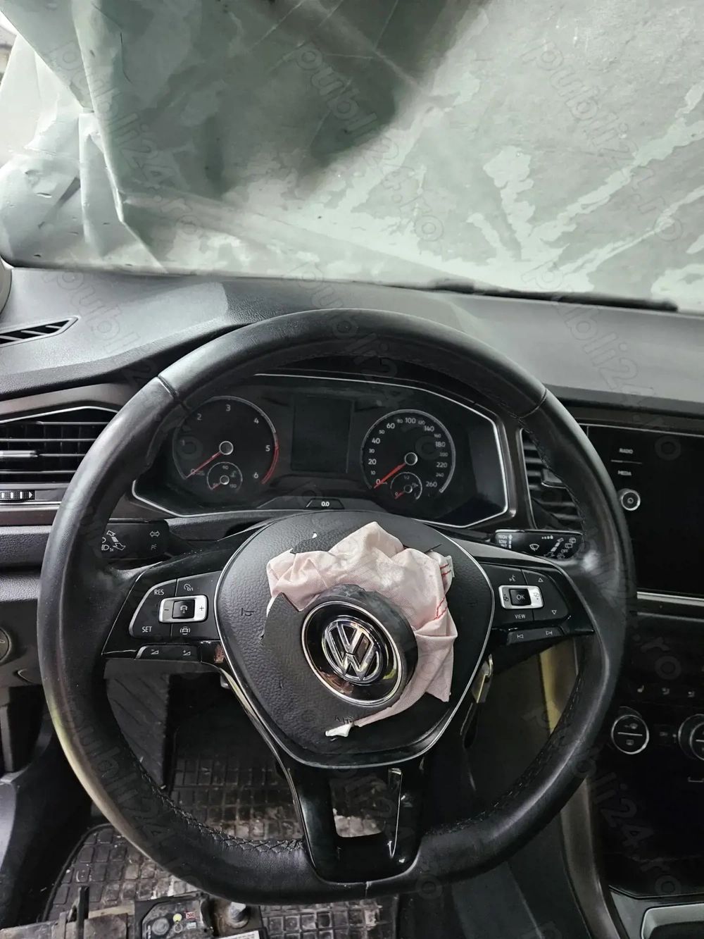 T-Roc avariat frontal