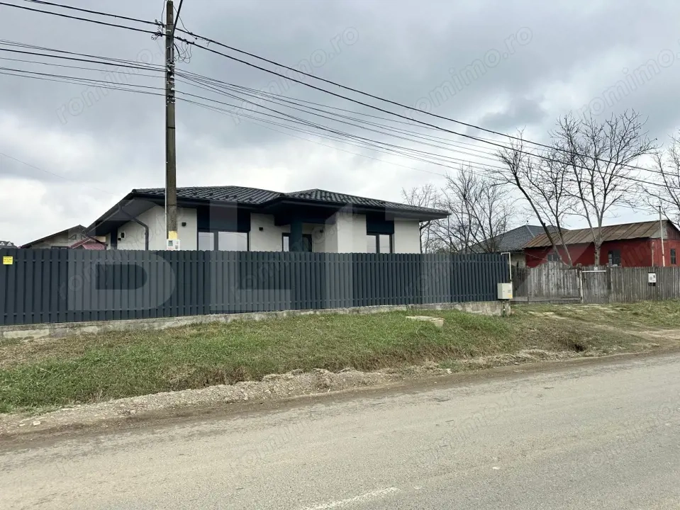 Casă individuală de vânzare, 89 mp utili, 327 mp teren, zona Lunca Cetățuii