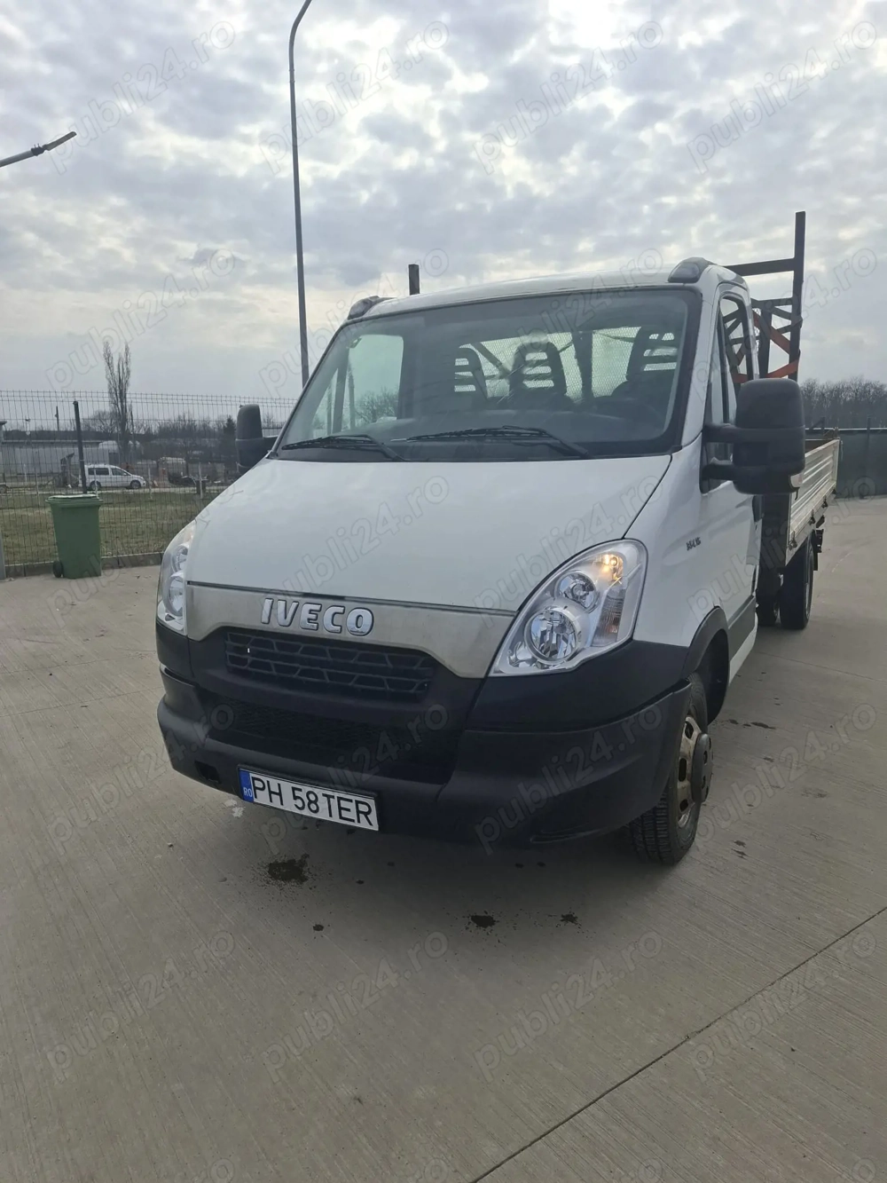 Vând basculanta Iveco 2012