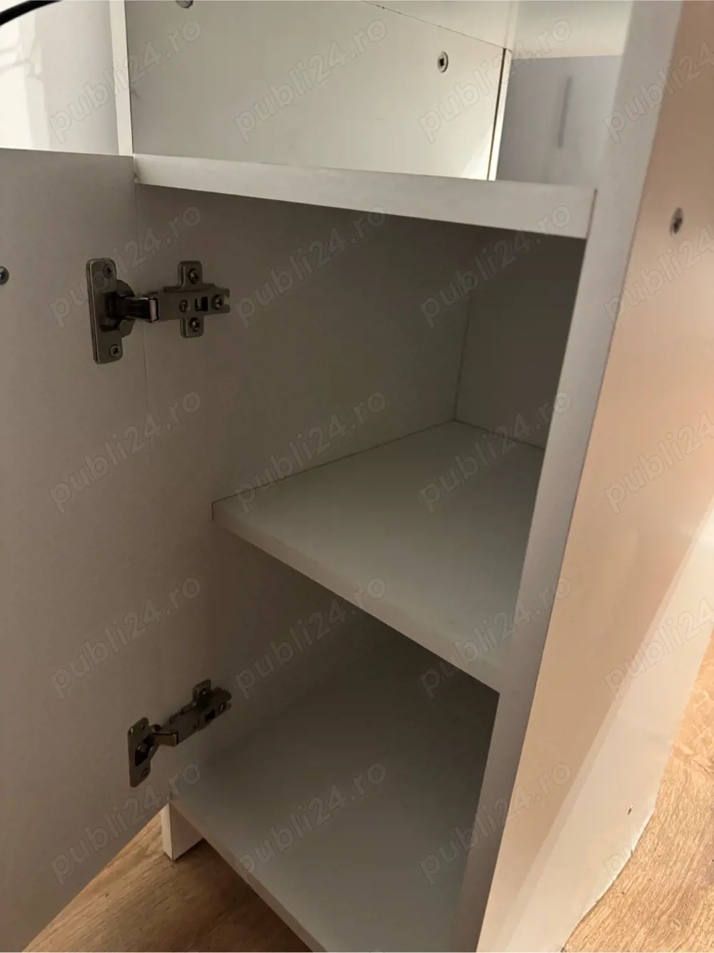 Vand masa manichiura si produse pentru unghiute 