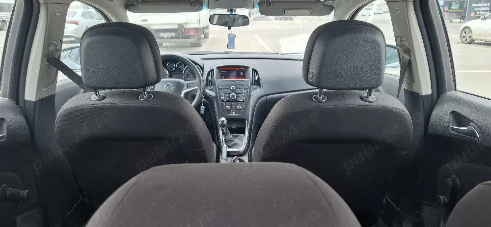 vand opel astra j usor avariata