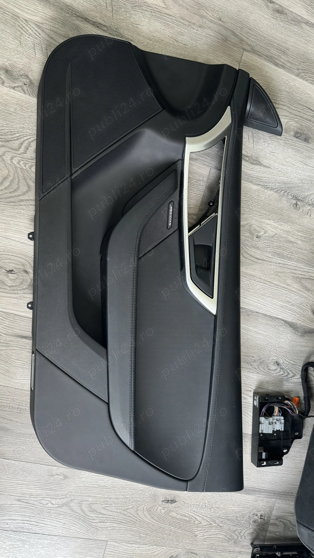 Vand interior Jaguar F-Type, in stare foarte buna!