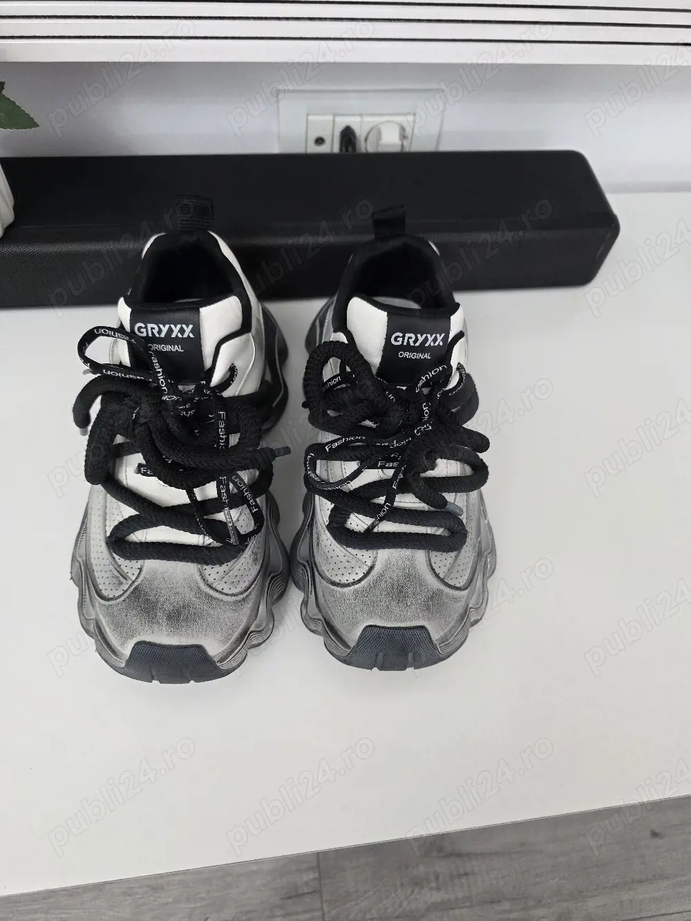 Adidașii Cryxx Nr.37 