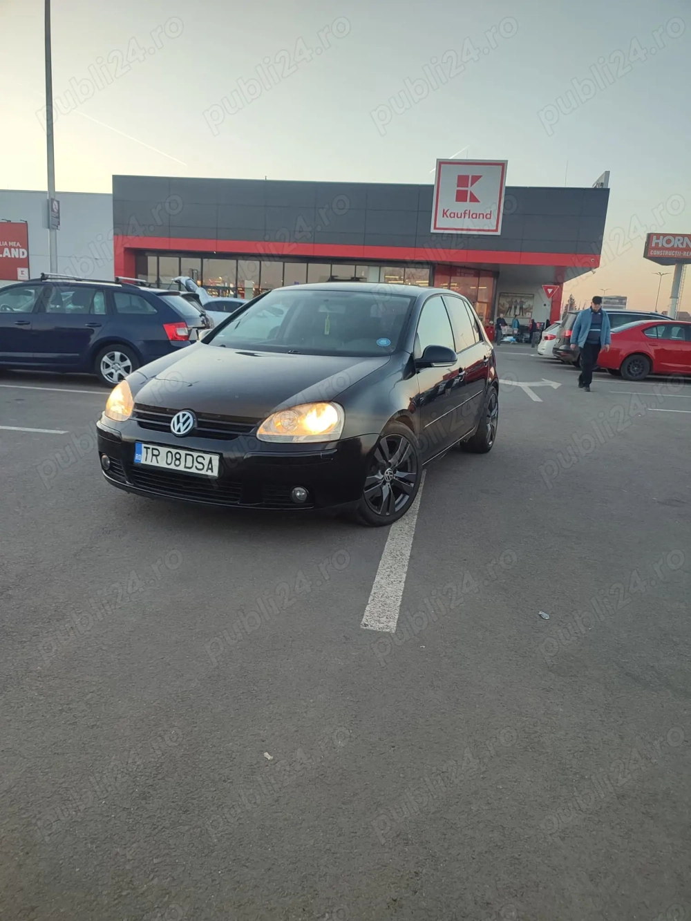 vând golf 5 motor de 1 9 diesel 6 trepte full piele 