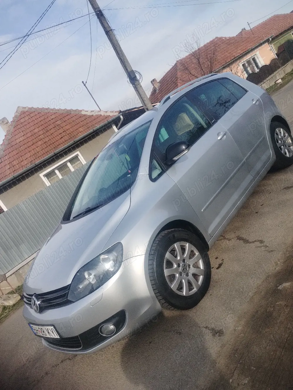 Vînd Volkswagen golf 6 plus anul 2012 luna 10.