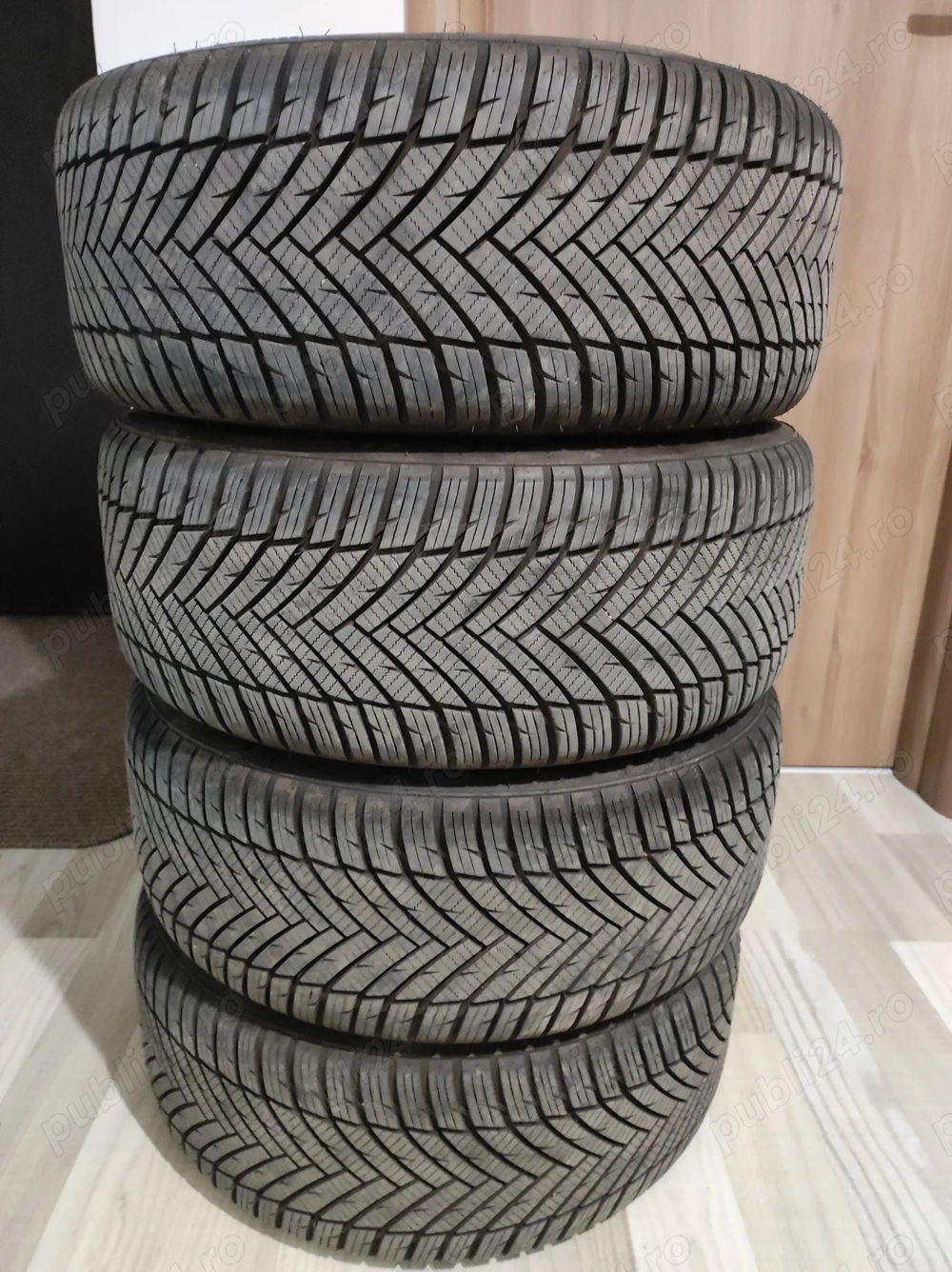 Vând set 4 anvelope all season 205 40 17