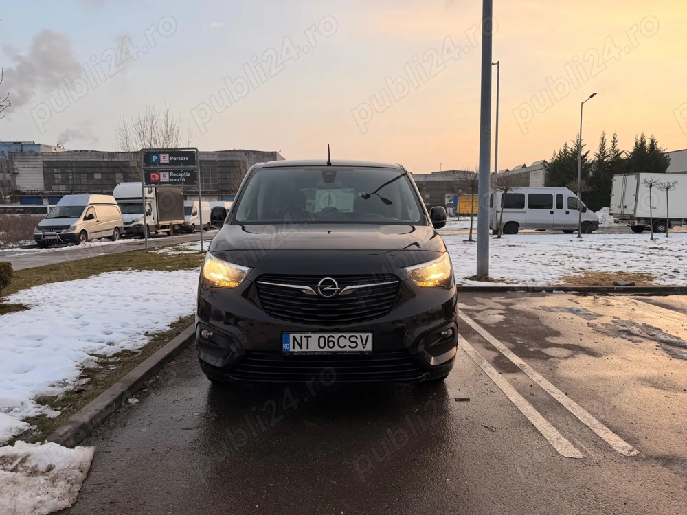 Vând Opel Combo XL (varianta lungă), 5 locuri, an 2020