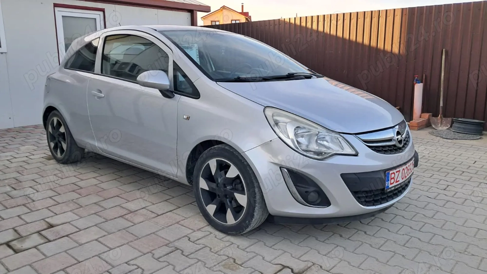 Vând Opel Corsa D 2011 EURO 5 1.4 benzina 101CP    
