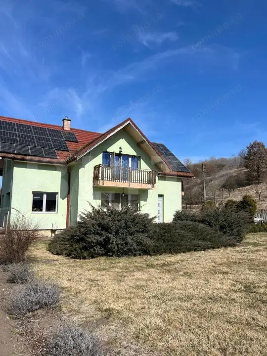 Vilă D+P+M cu teren generos de 1000mp și vedere panoramică !