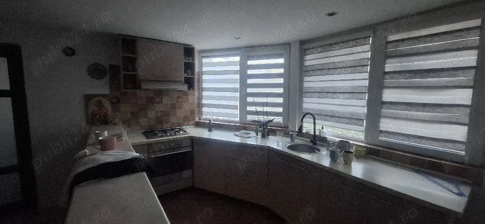 Inchiriez apartament 2 camere la curte