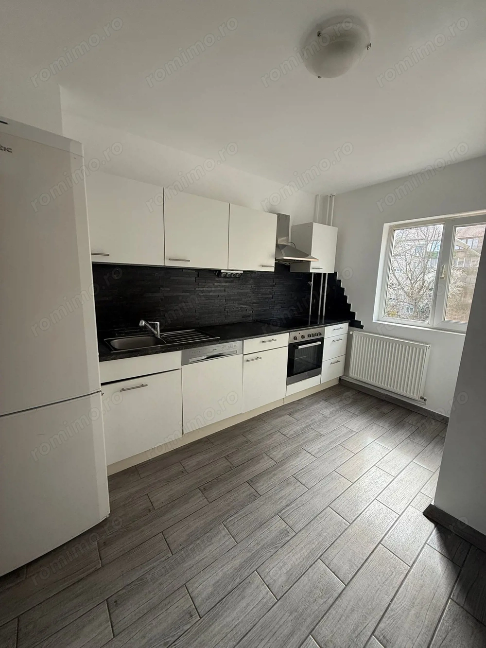 Apartament cu 3 camere etajul 2, posibilitate de centrala Soarelui