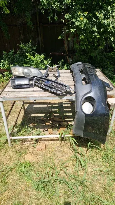 Vând piese pentru Subaru Outback 2008, potrivite pentru reparații sau înlocuire.