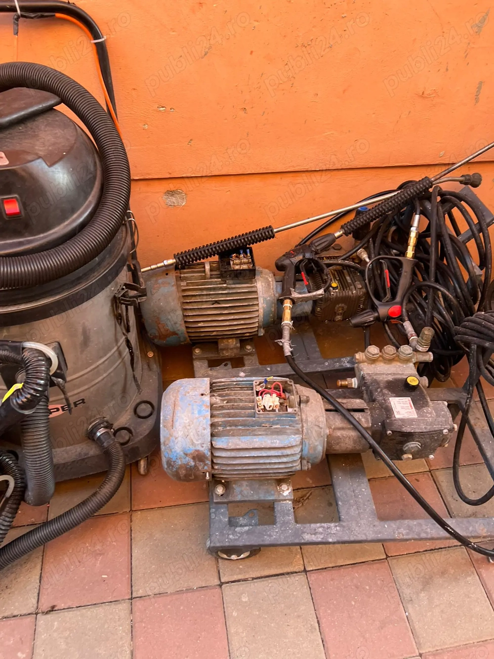 Vand pompe spalatorie auto