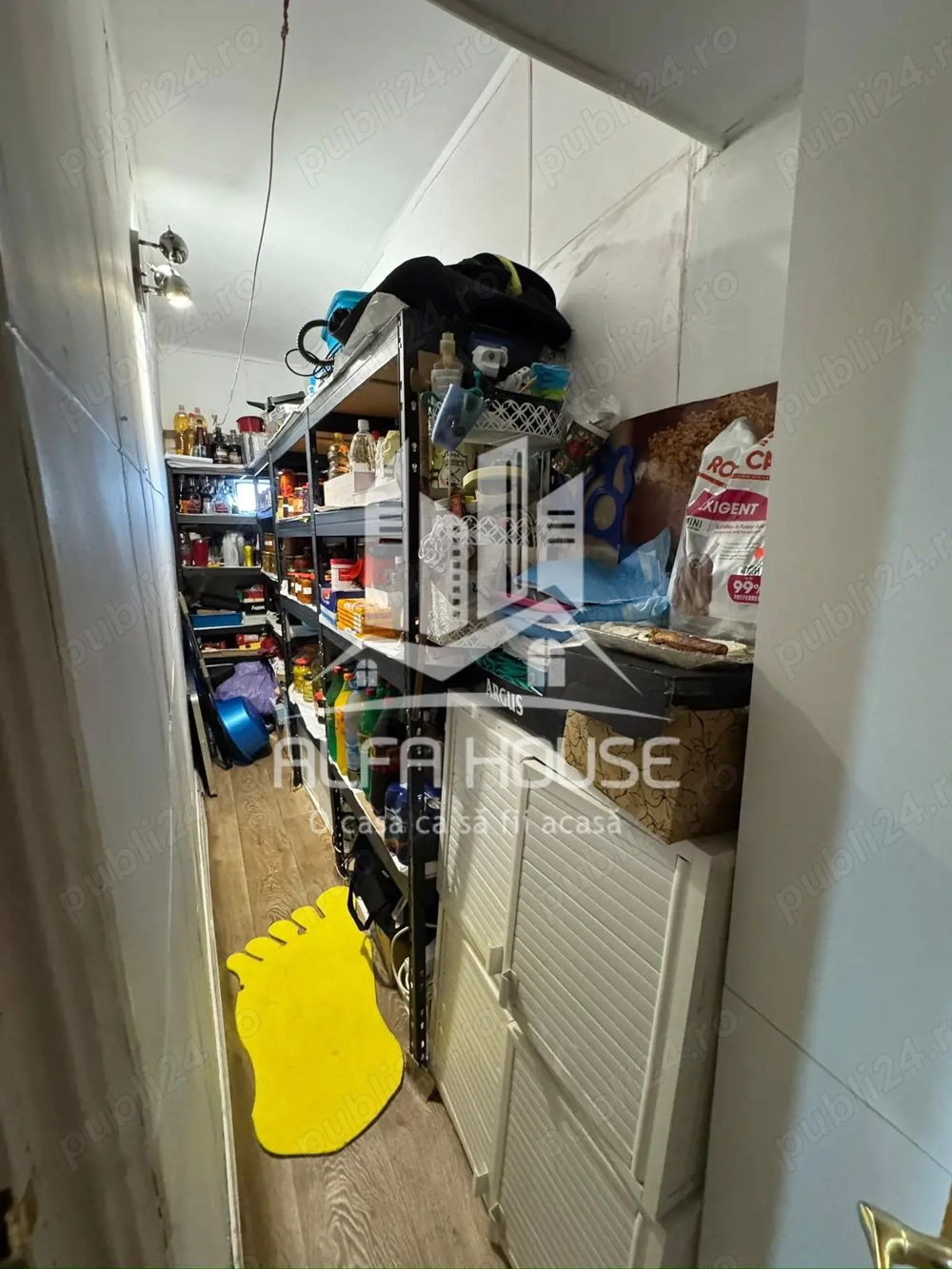 Vand 3 Camere Decomandat (Scara Interioara)
