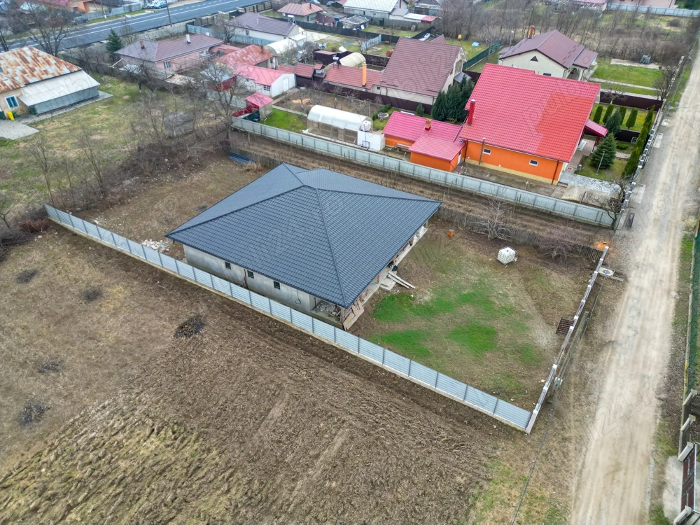 Casa parter la gri Dumbrava Com.Itesti  