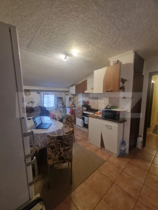 Apartament 3 camere, 70 mp, zona Sagului