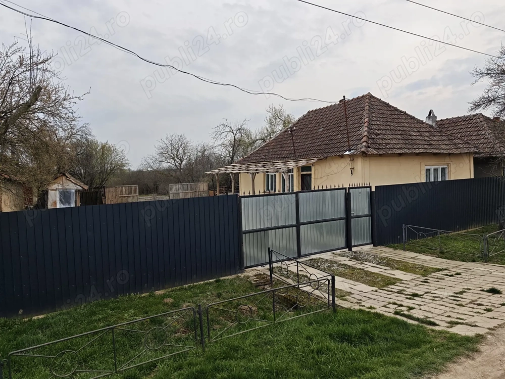  Casă de vânzare în sat Miersig,comuna Husasău de Tinca   23 km de Oradea 